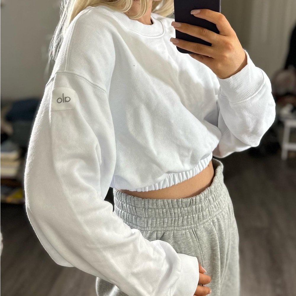 NEW with tags: crew neck pullover 
Brand: Aloyoga 
Size: S
38$ (orig. 84$)